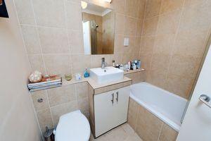 Albert Bridge Road, Battersea - SW11- click for photo gallery